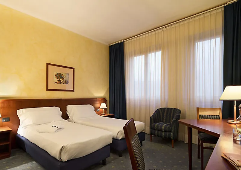 Una Hotels Century Milano 4*, Milan
